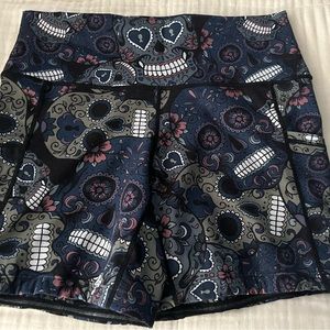 Constantly Varied Gear 5” shorts Midnight Skulls